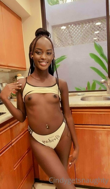 痩せたブルネットのオンリーファンズ 無料裸 画像