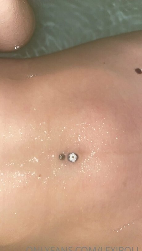 Lexi Poll ASMR アダルトモデル 写真