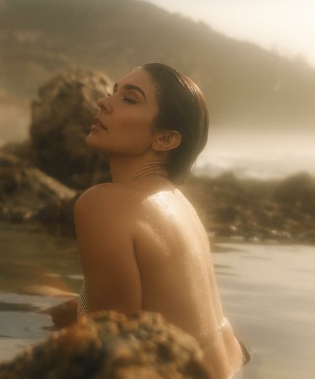 背の高い熟女オンリーファンズ 裸 写真