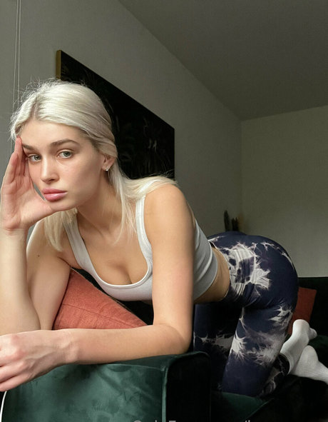 inna popo 裸のモデル 写真