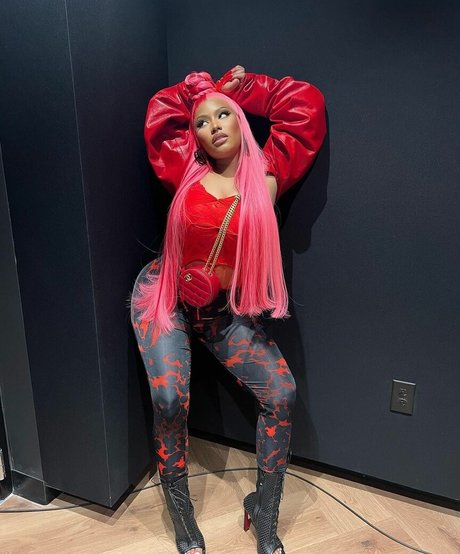 Nicki Minaj ポルノスター エロティック 画像