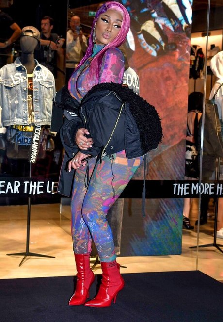 Nicki Minaj 独占ポルノスター アーカイブ