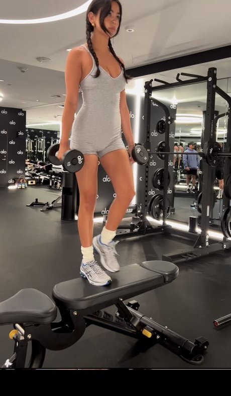 Christina Nadin エロティックなモデル 画像