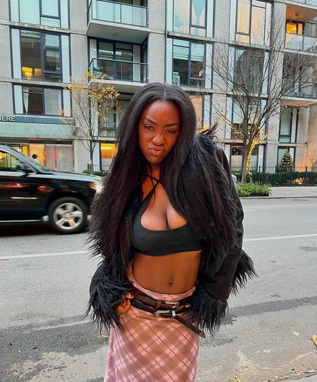 Majormommyissues 可愛い女優 写真