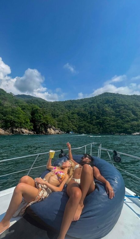 巨乳クーガーオンリーファンズ 素敵 写真