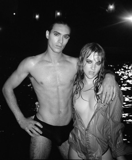 Victoria De Angelis ヌードモデル 写真