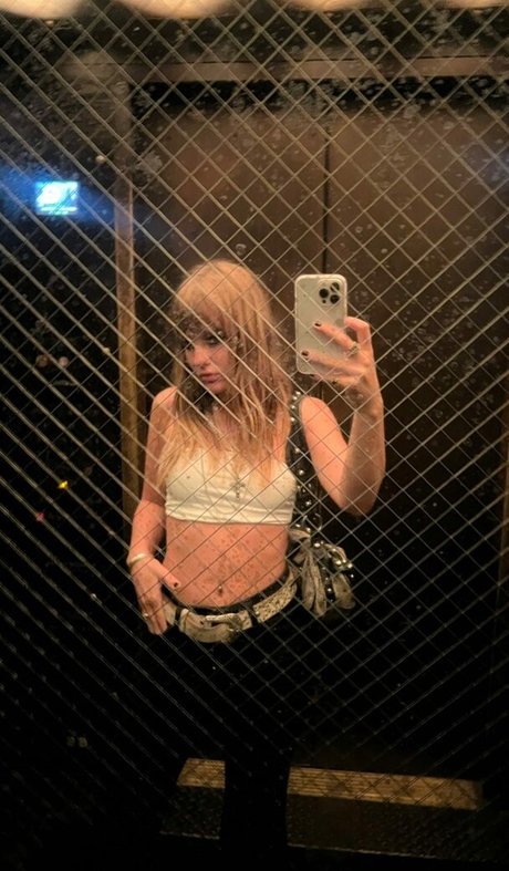 アラブの筋肉オンリーファンズ 美しいヌード 写真