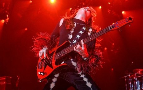 Victoria De Angelis xxx女優 写真