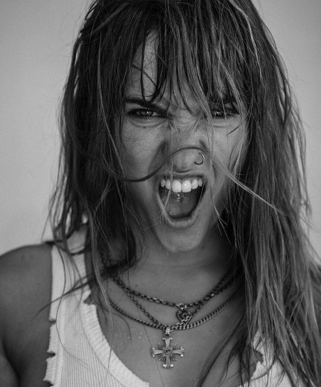 Victoria De Angelis 最高の女優 ギャラリー