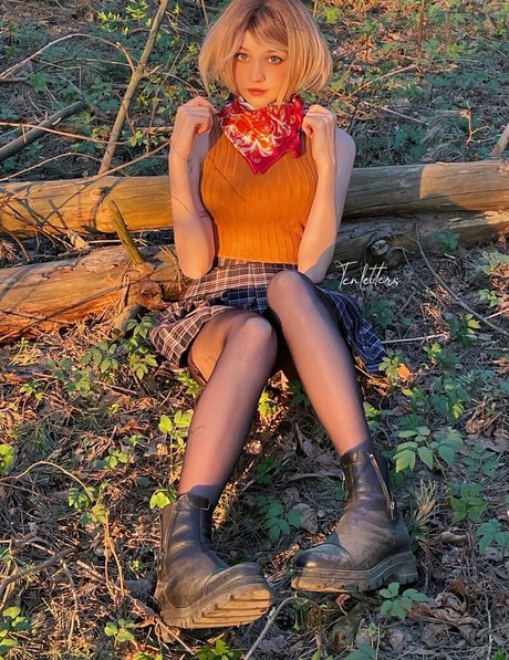 小さいチンポのシーメールオンリーファンズ ホット 写真