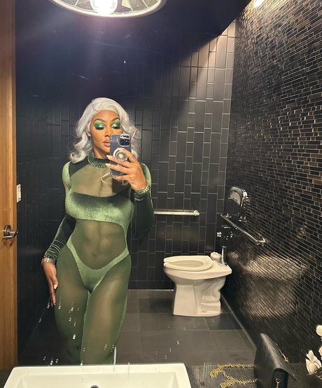 BBCシャワーオンリーファンズ ホット 画像