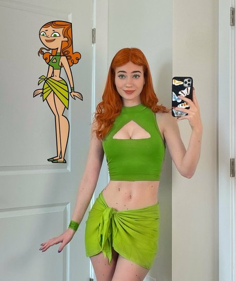 小さいチンポのシーメールオンリーファンズ ホットセクシー 写真