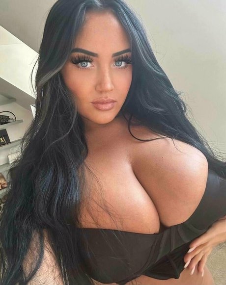 brunettebabiii セクシーモデル 写真