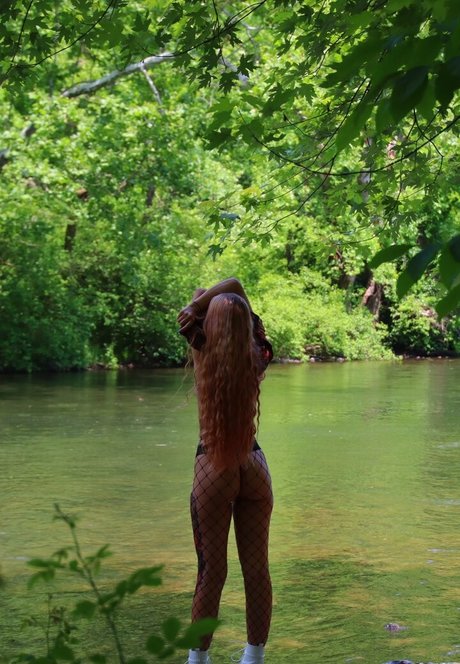 小さいチンポのシーメールオンリーファンズ 無料裸 画像