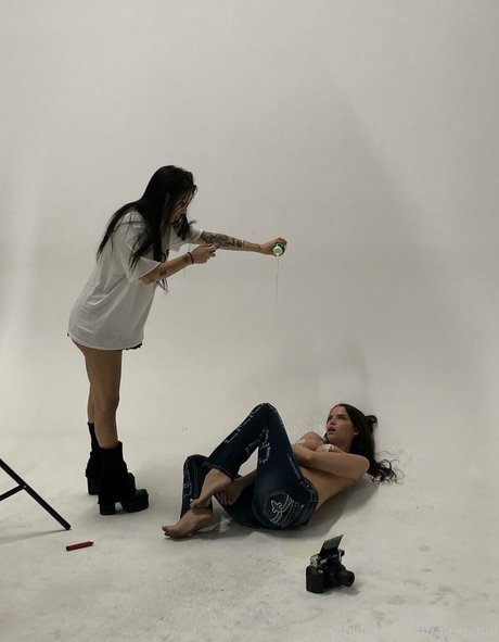 アジア人のお尻オンリーファンズ セクシー裸 写真