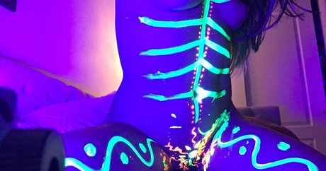 luxie xo ポルノスター トップ 写真