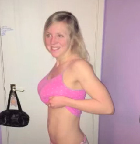 Katy Yardley ヌードスター 写真