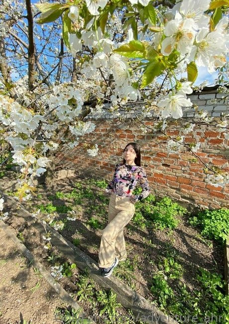 POVティーンオンリーファンズ エロチック 画像