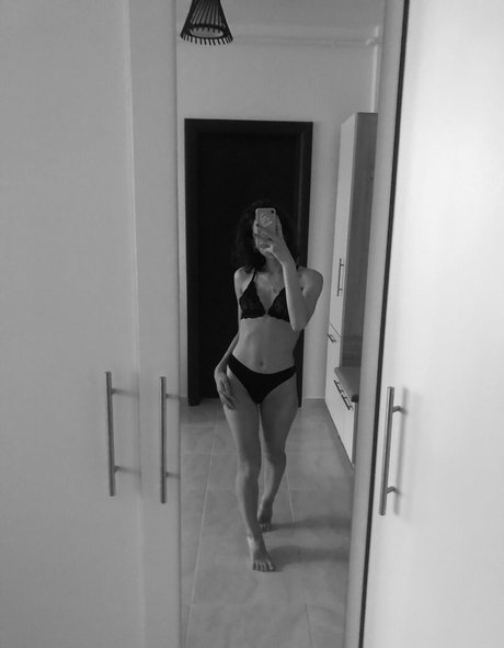 aalexaandraa ポルノスター 写真