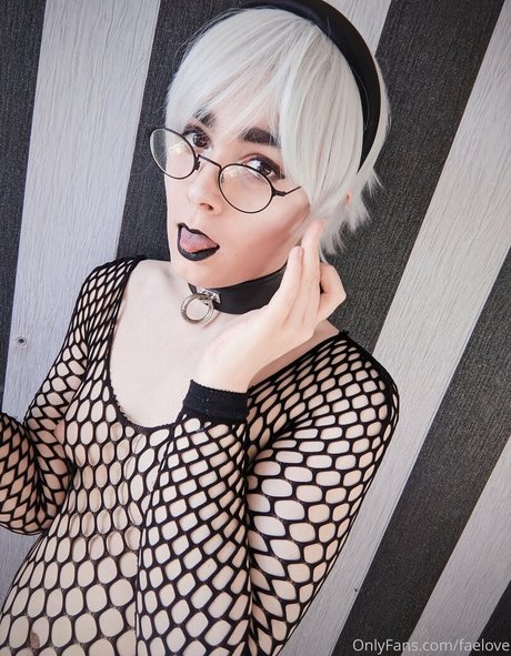 従順なオンリーファンズ ホット ギャラリー