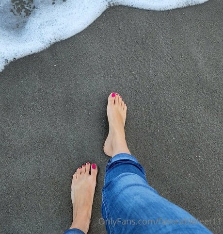 favorablefeet11 top profile image
