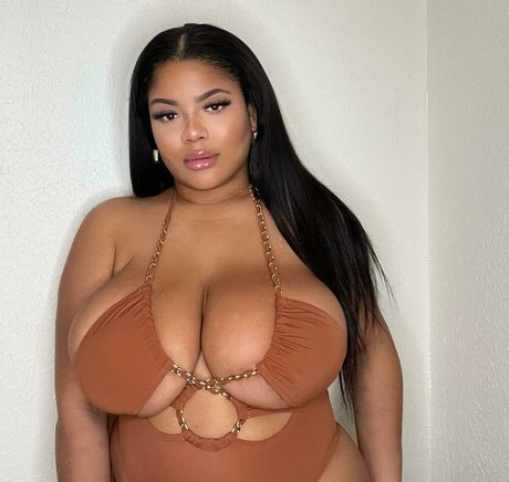 Gabrielle Logan top profile image