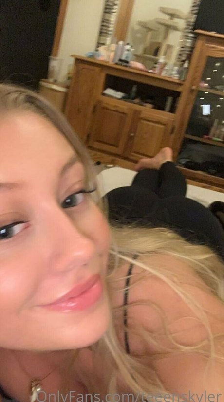 裸のシャワー オンリーファンズ ホット裸 写真