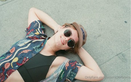 黒檀のタトゥーオンリーファンズ ホットセクシー 写真
