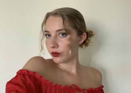 膨らみ オンリーファンズ セクシー 写真