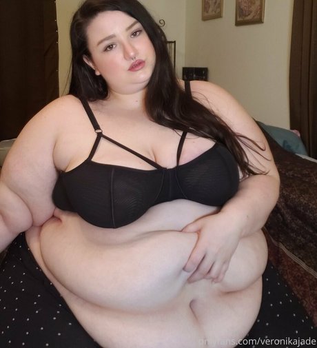 巨乳ゴスオンリーファンズ 裸 写真