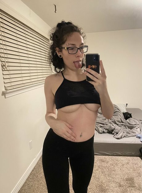 巨乳ゴスオンリーファンズ 素敵 写真