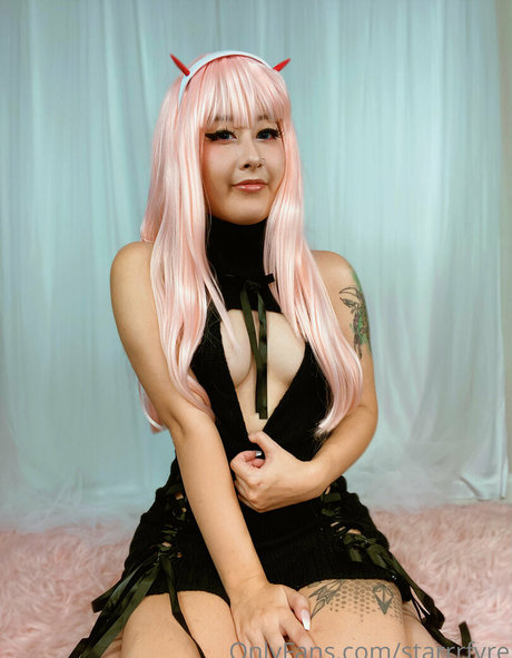 赤毛の熟女オンリーファンズ セクシーヌード 写真