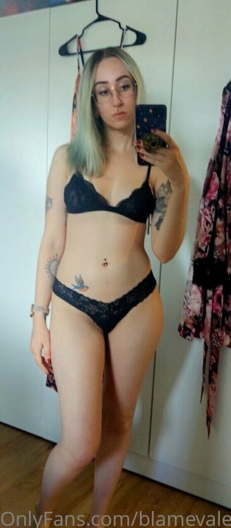 blamevalerie ヌードモデル 写真