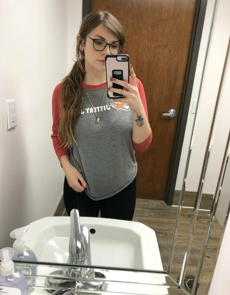 ランジェリーヌードオンリーファンズ ヌード 写真