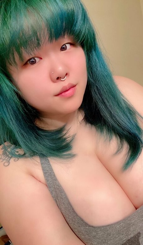 おっぱい自撮りオンリーファンズ アダルト 画像