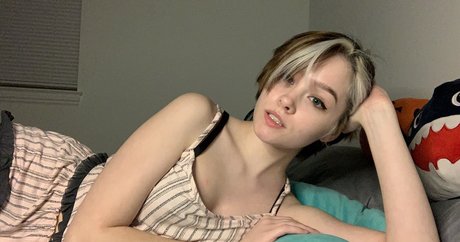 巨乳の熟女オンリーファンズ 美しいヌード 画像