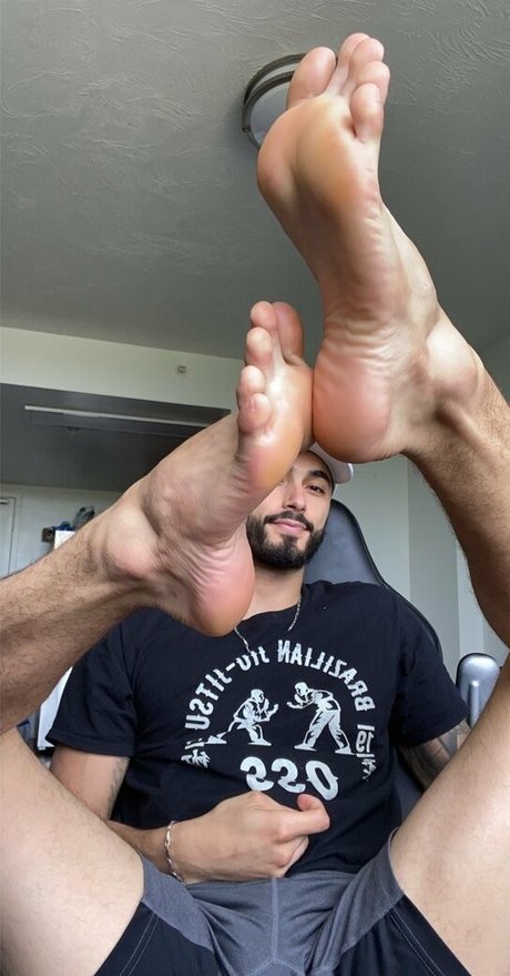 エモ フェムボーイ オンリーファンズ ベスト 写真
