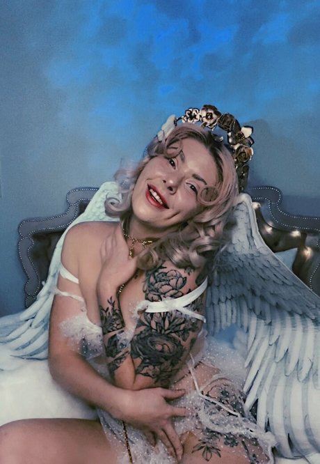 フェイシャルオンリーファンズ セクシー裸 画像