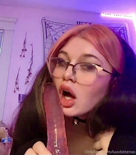 Luvvful ヌードのポルノスター 写真