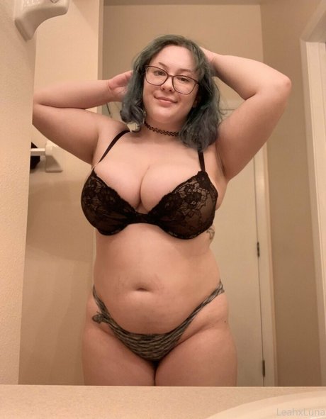 アジア人のお尻オンリーファンズ 美しいポルノ 画像