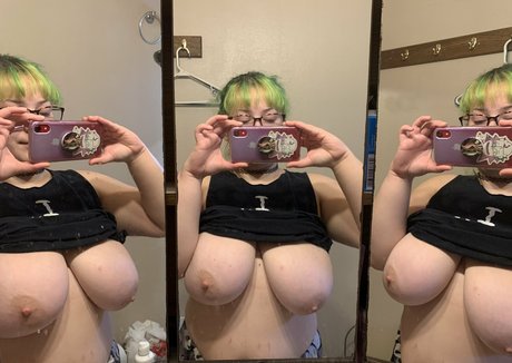 巨乳ラテン系オンリーファンズ ホットヌード 写真