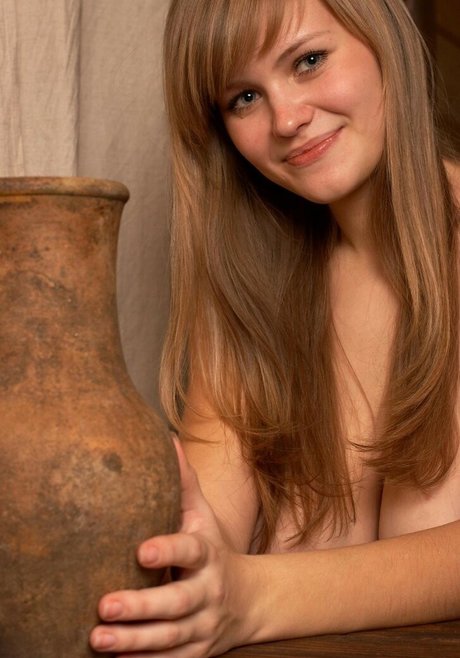 Svanhild ポルノ女優 写真