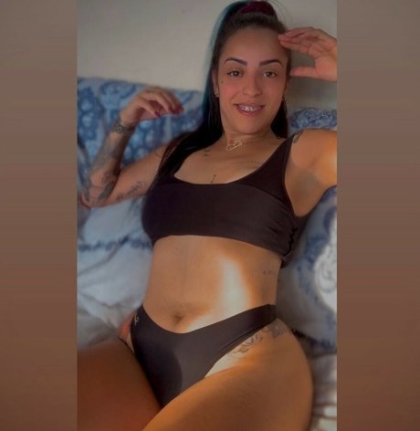 Camila Effori ポルノスター 裸 アーカイブ