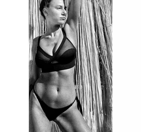 Burcu Bakdur ヌード女優 ギャラリー