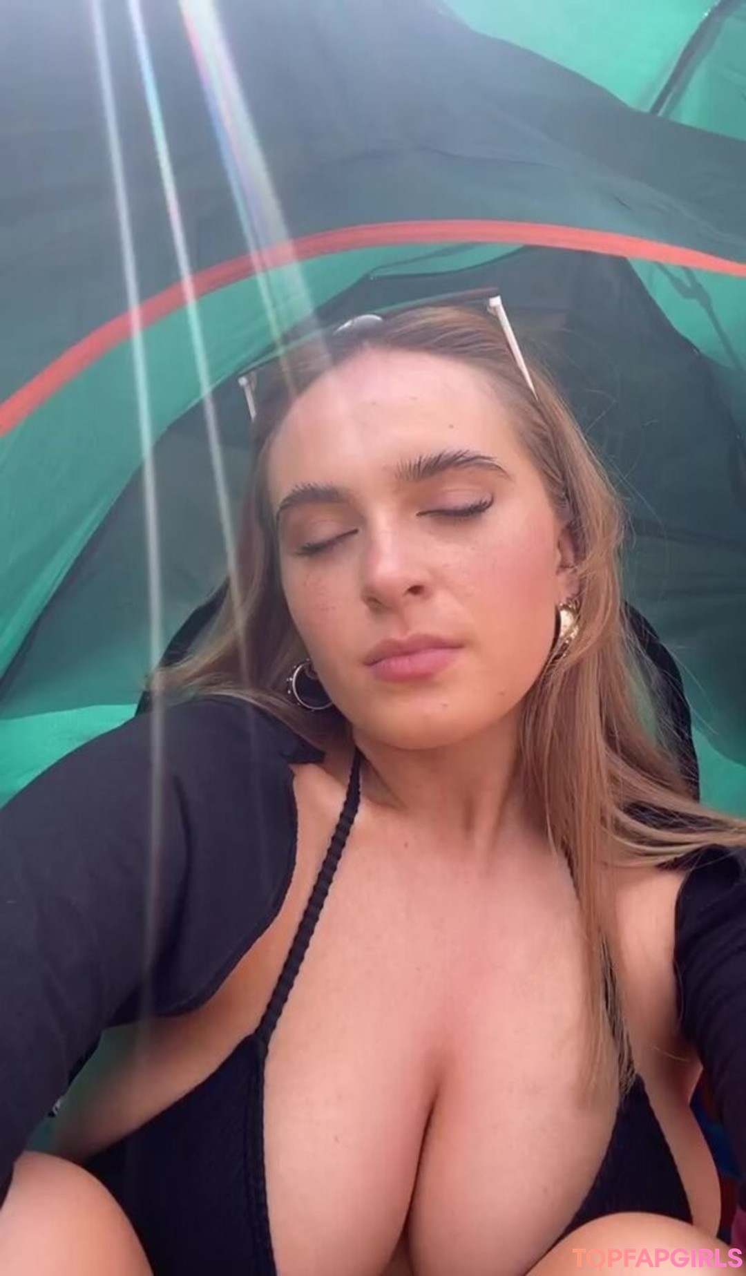 Laura Svensson 独占スター アーカイブ