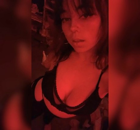 Daisyy mayyy エロティックモデル 写真