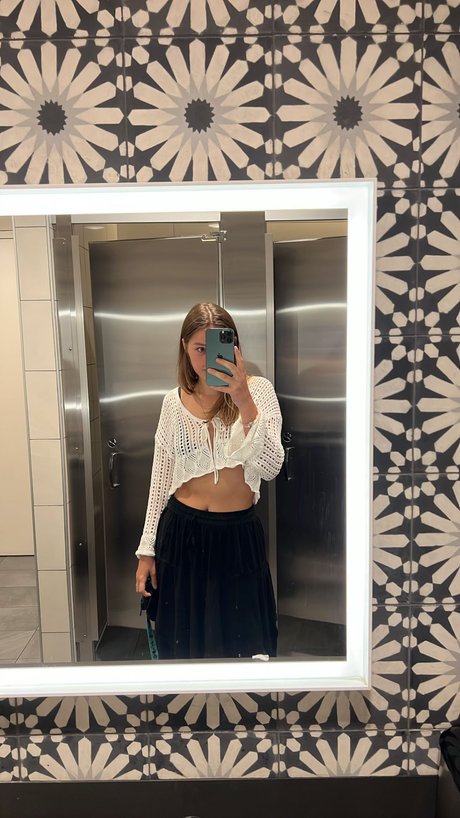 偽おっぱいオンリーファンズ セクシーヌード 写真