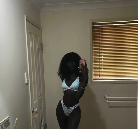 Anyang Deng アダルト女優 写真