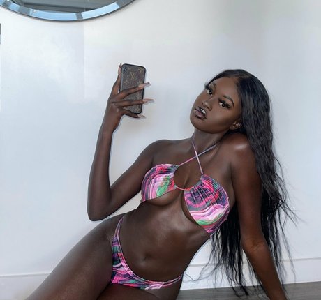 Anyang Deng セックスモデル 写真