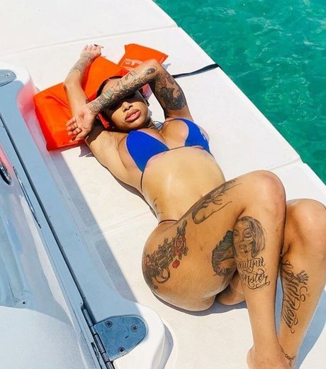 茶色の目のキティオンリーファンズ 美しいxxx 画像